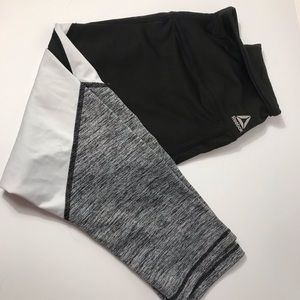 REEBOK workout leggings (capris)